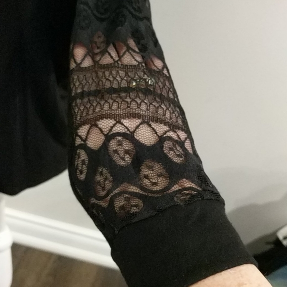 Suzy Shier soft cotton and lace button-up - Picture 4 of 5